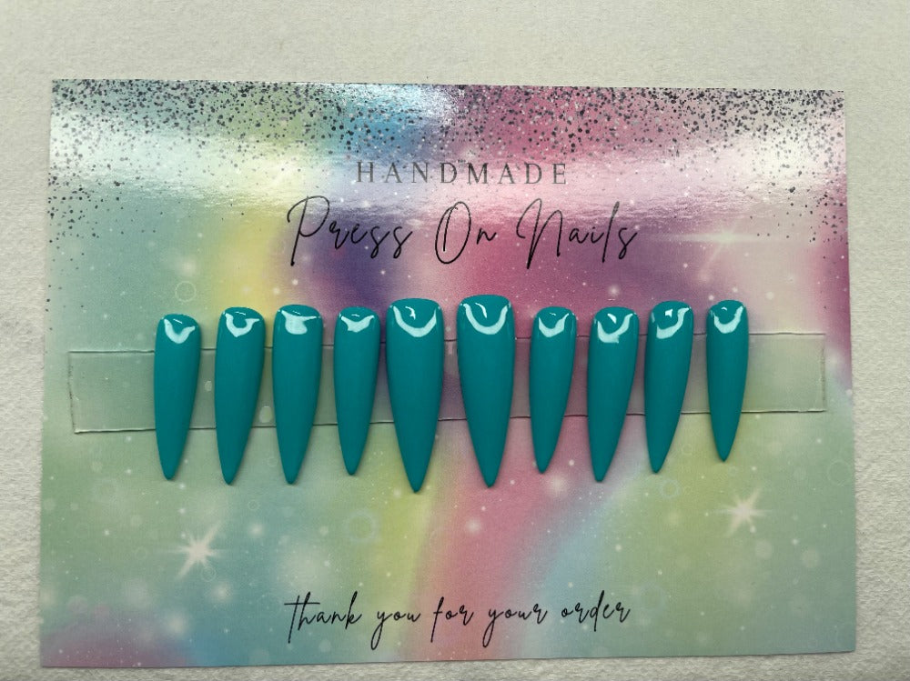 SIMPLE PRESS ON NAILS