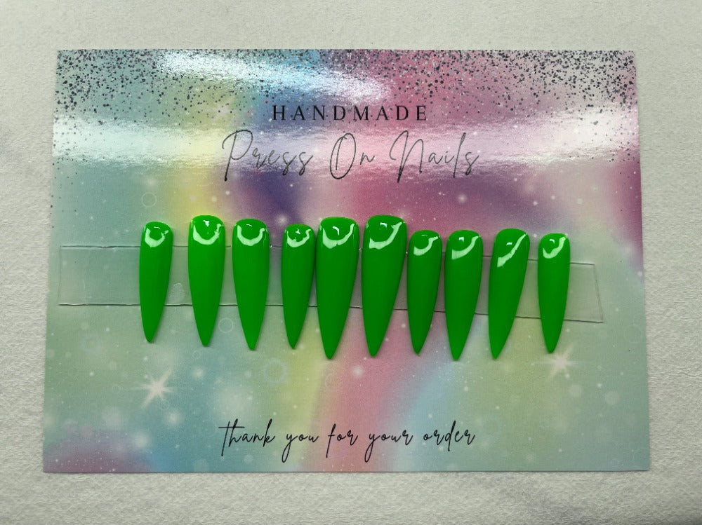 SIMPLE PRESS ON NAILS